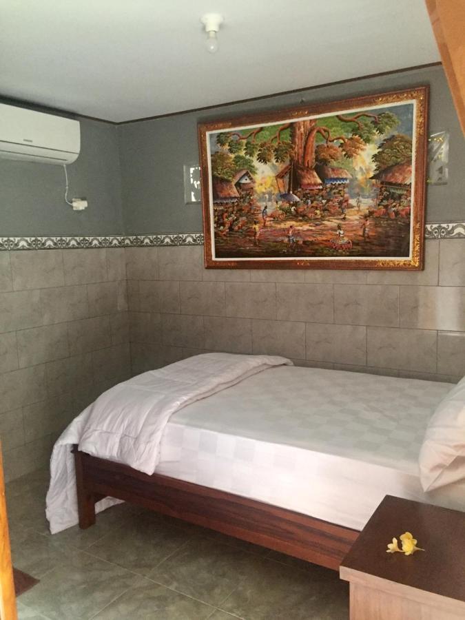 Raditya Homestay Mambal Luaran gambar