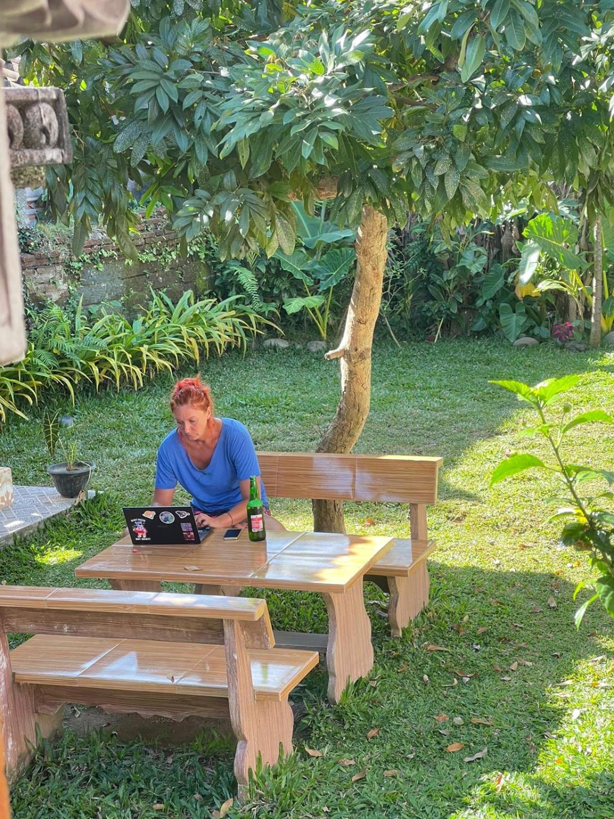 Raditya Homestay Mambal Luaran gambar