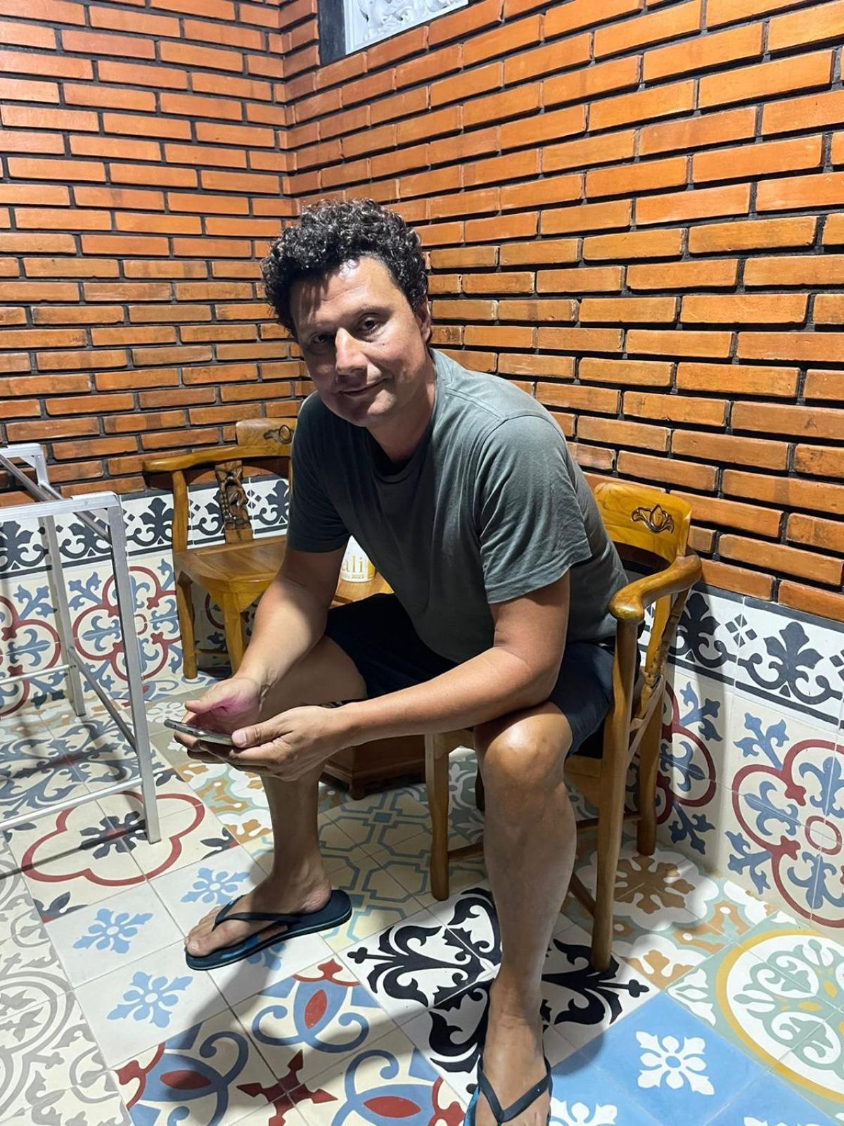 Raditya Homestay Mambal Luaran gambar