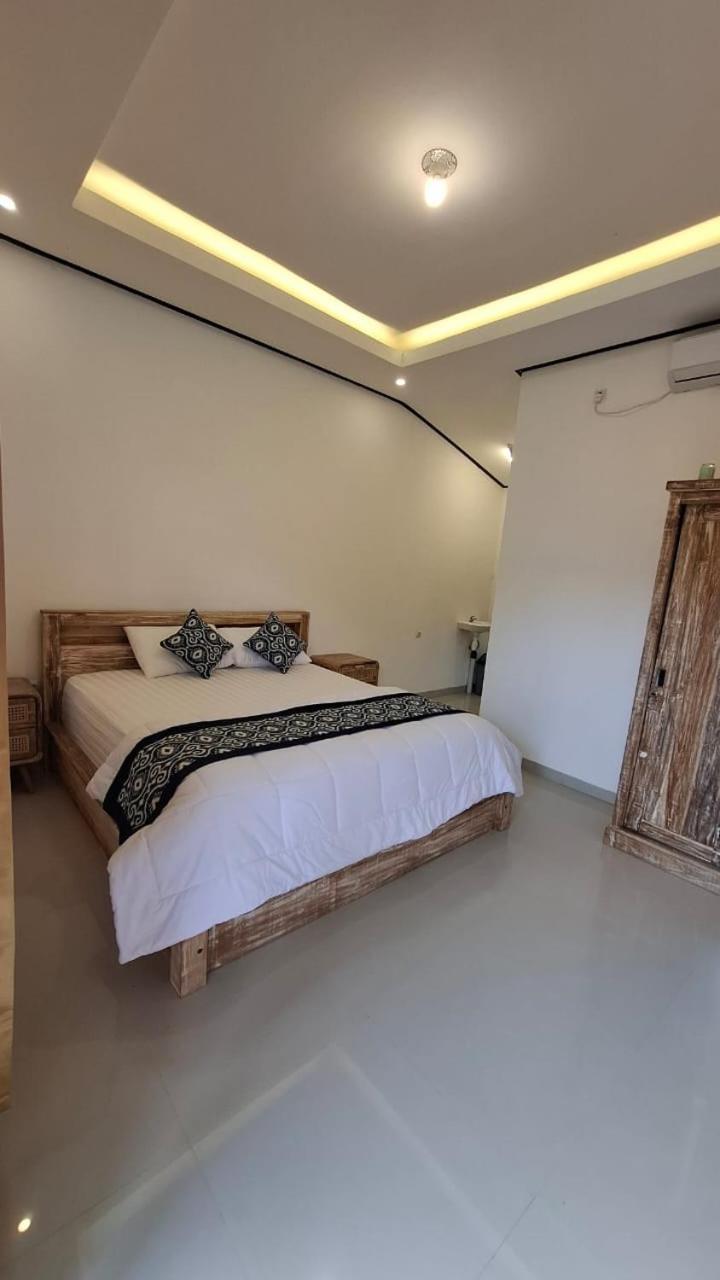 Raditya Homestay Mambal Luaran gambar